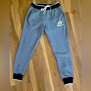Nike - Women’s Jogger Pants - Small